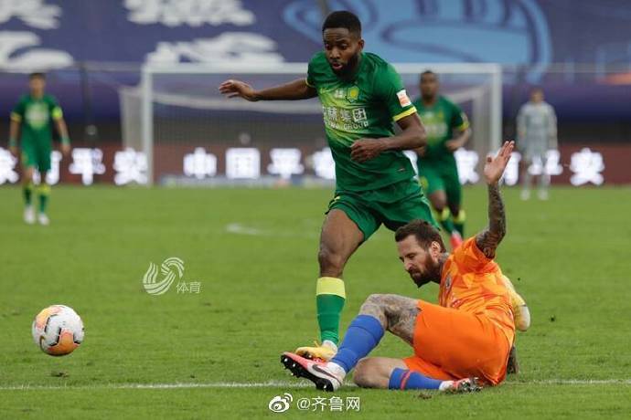  拜仁主帅赛后炮轰裁判，争议判罚引热议  