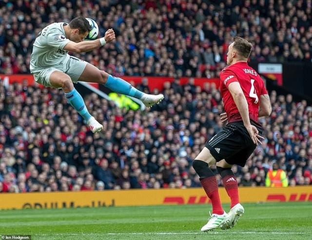  曼联旧将弑旧主，滕哈格赛后拒评争议  